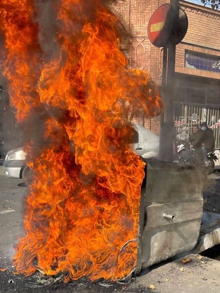 خیزش انقلابی ایرانیان؛ جمهوری اسلامی عاجز از مهار معترضان