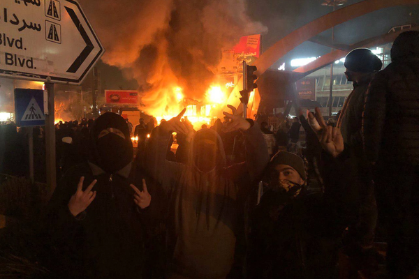 شهروندان از وضعیت بحرانی معترضان در بازداشت گزارش میدهند