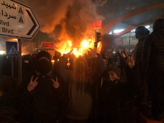 شهروندان از وضعیت بحرانی معترضان در بازداشت گزارش میدهند