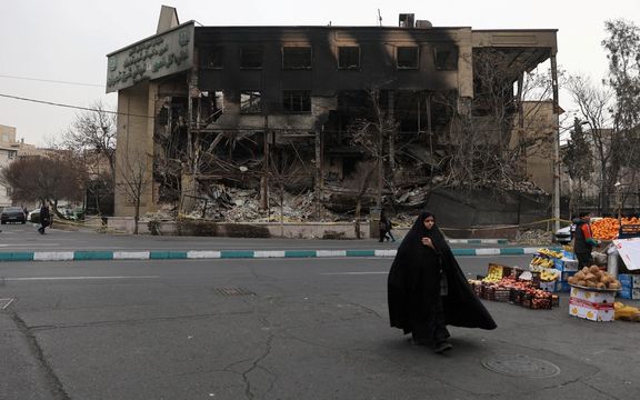 ادامه حکومت نظامی با استقرار تانک در خیابانها و حمله به خانهها برای بازداشت