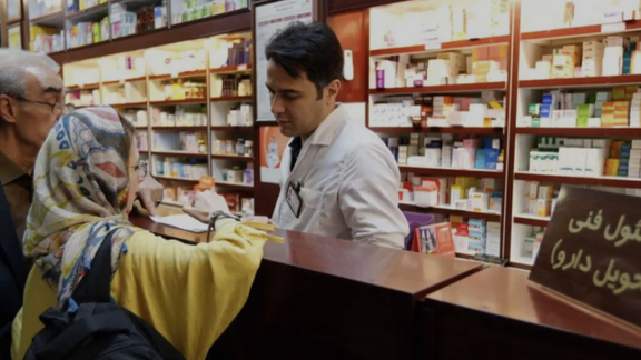 "إيران إنترناشيونال": الأدوية المغشوشة تُباع في قلب طهران بعشرات الملايين.. والمرضى يموتون