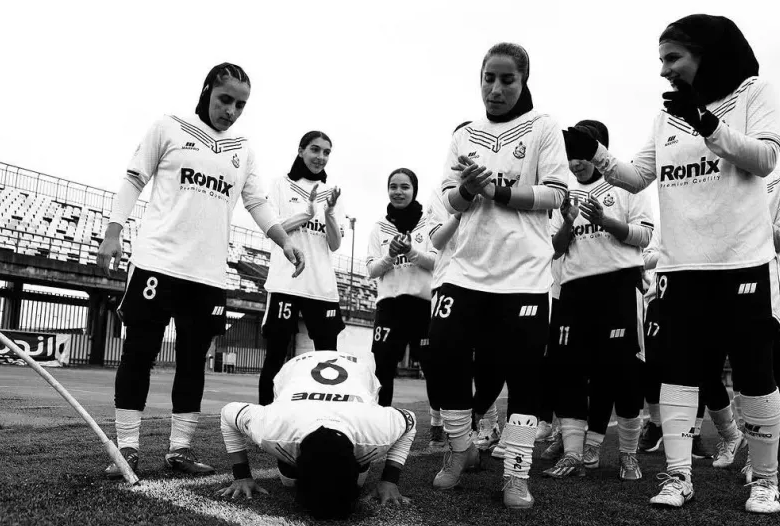 سارا قمی در واکنش به کشتار مردم از فوتبال خداحافظی کرد