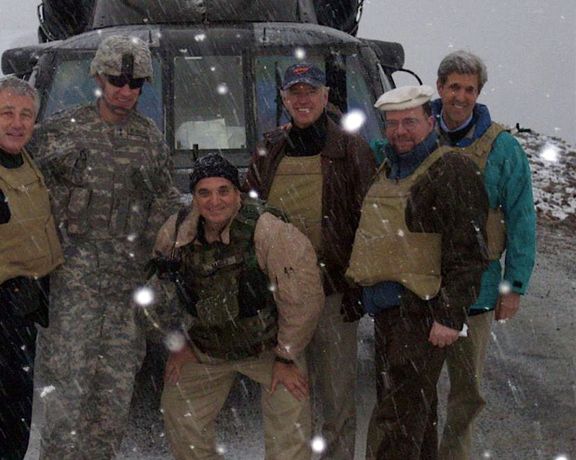 مترجمی که در سال ۲۰۰۸ به نجات بایدن و کری کمک کرده بود، در افغانستان جا ماند