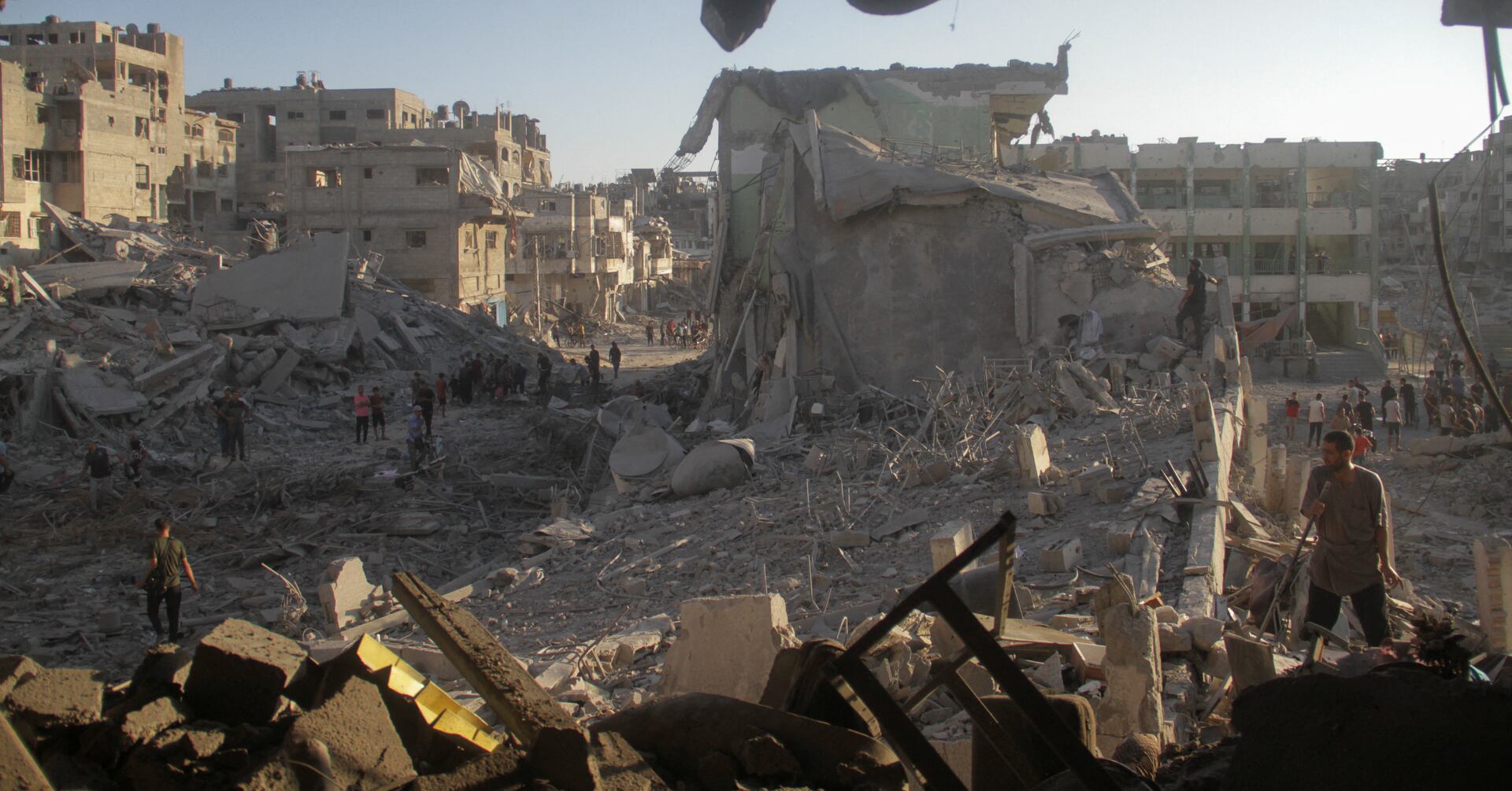 حمله‌های گسترده اسرائیل در نوار غزه و کرانه باختری، هم‌زمان با تشدید تنش‌های منطقه