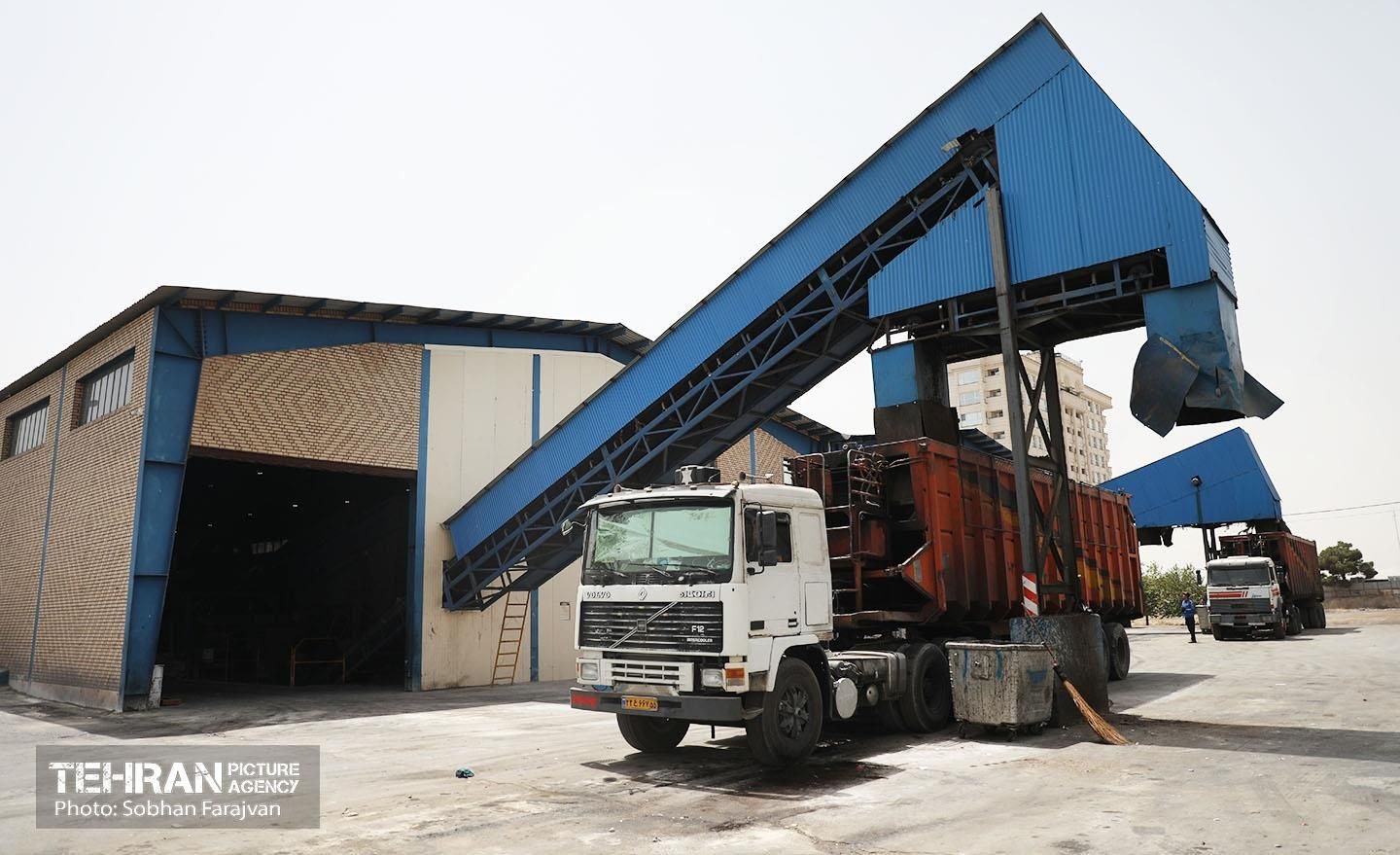 محلی که سازمان محیط‌زیست و صداوسیما ادعا کردند «معاندان» در آن زباله سوزاندند، مرکز مدیریت پسماند یکپارچه کوهک است که شهریور ۱۴۰۲، به طور رسمی به عنوان یک سایت تفکیک زباله مدرن در این منطقه افتتاح شده است.