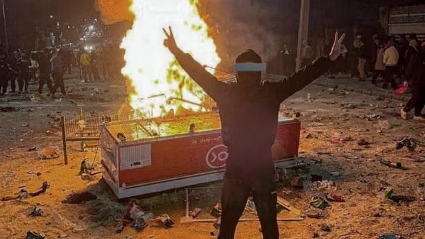 لوموند: جمهوری اسلامی وارد مرحله پایانی خود می‌شود