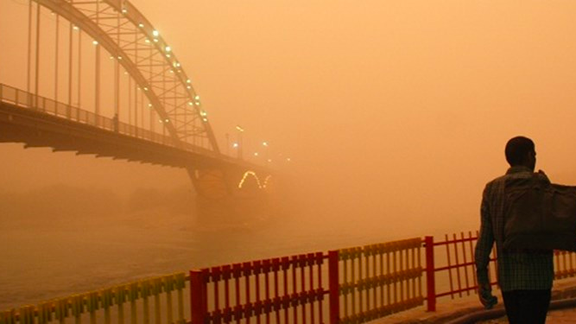 گرد و خاک در خوزستان به دلیل ورود ریزگردها؛۷۰۳ مرگ در اهواز در سال گذشته به دلیل ذرات معلق