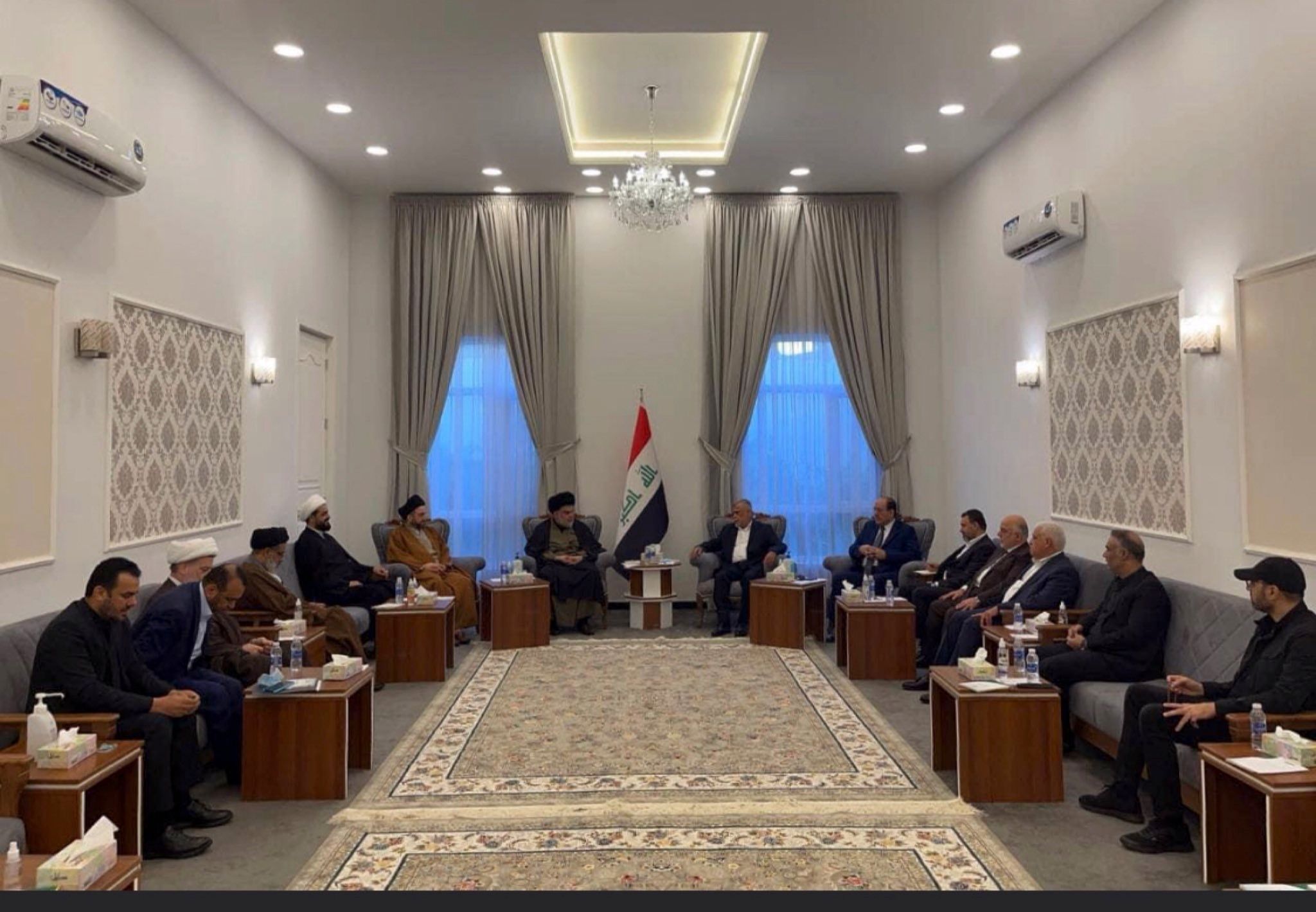 دیدار مقتدا صدر با گروه‌های شیعی مورد حمایت ایران و‌ مذاکره درباره دولت آینده