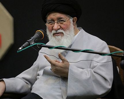 امام جمعه مشهد: در مقابل دنیای غرب، دنیای شرق به سراغ ما آمده و در مقابل ما خضوع میکند