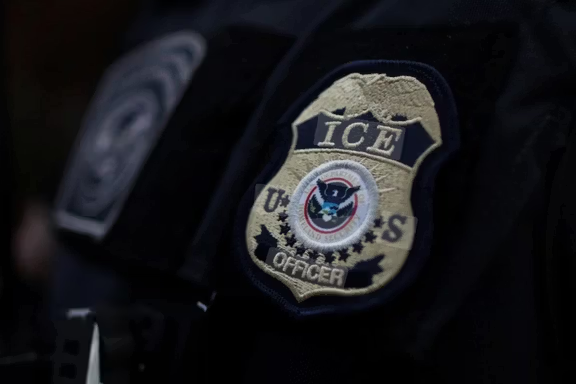 نیویورک‌تایمز: مهاجران ایرانی در مسیر بازگشت از آمریکا با خشونت روبه‌رو شدند