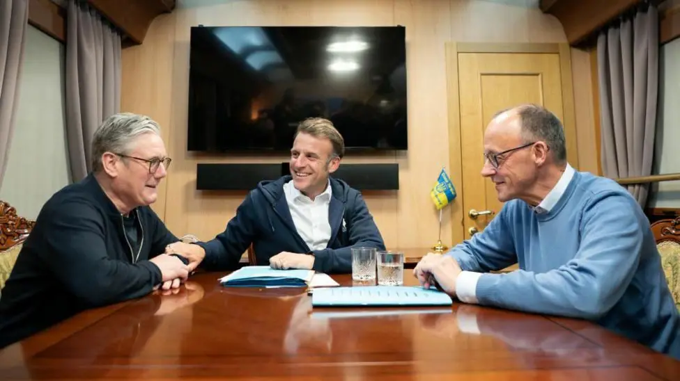 رهبران سه کشور اروپایی بر بازگشت تحریم‌ها علیه تهران در صورت عدم همکاری توافق کردند