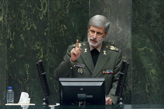 وزیر دفاع: ستاد کل نیروهای مسلح برای پرداخت حقوق سربازان کسری بودجه دارد