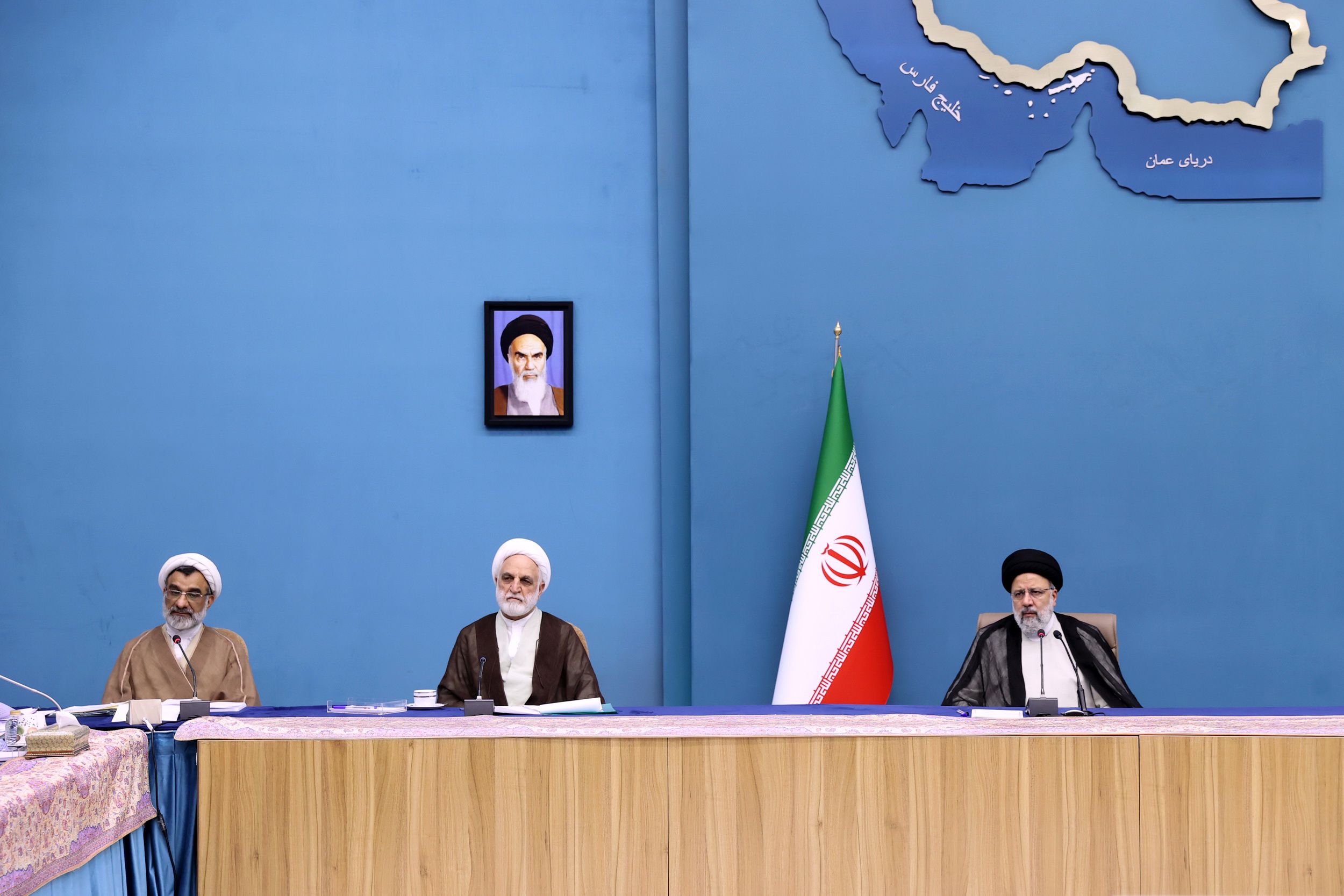 Iran May Accept Global Financial Conventions, Say Politicians 