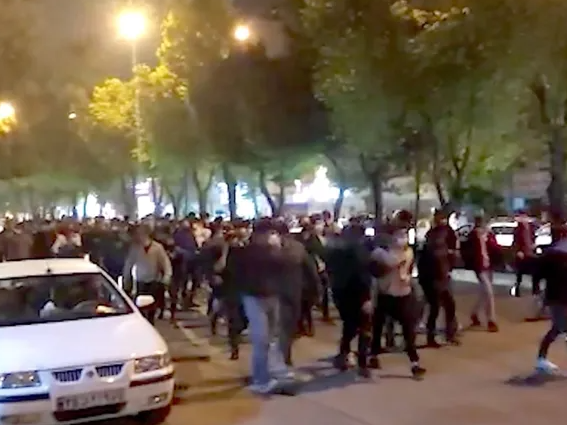 ۶۰ فعال سیاسی و مدنی: نظام ایران به جای جراحی فریبکارانه اقتصادی نیازمند جراحی سیاسی است