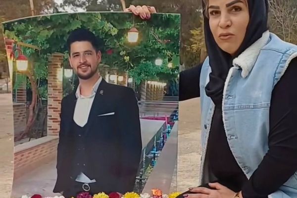 مادر محمد قبادلو، معترض اعدامشده، از آسیب به سنگ مزار فرزندش خبر داد