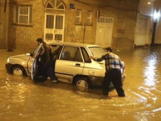 درپی وقوع سیل در شهرهای شیروان و فاروج چهار نفر کشته شدند و خسارتهای مالی به بار آمد