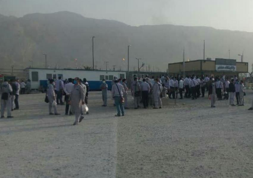 تجمع و تحصن کارکنان پالایشگاه هشتم پارس جنوبی پنج‌شنبه برای سومین روز پیاپی ادامه یافت