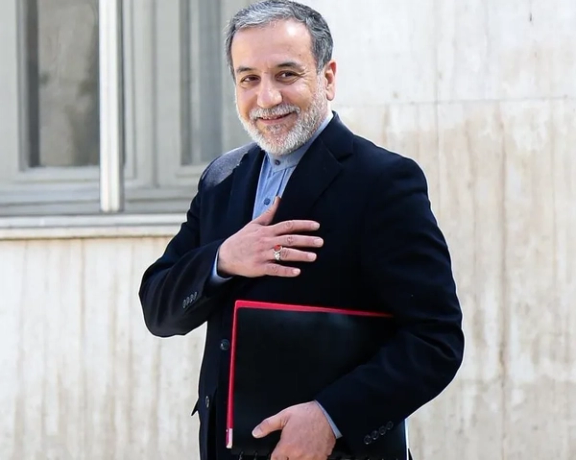 عراقجي عشية محادثات إسطنبول: مستمرون في التخصيب ولن نتنازل عن حق الشعب الإيراني