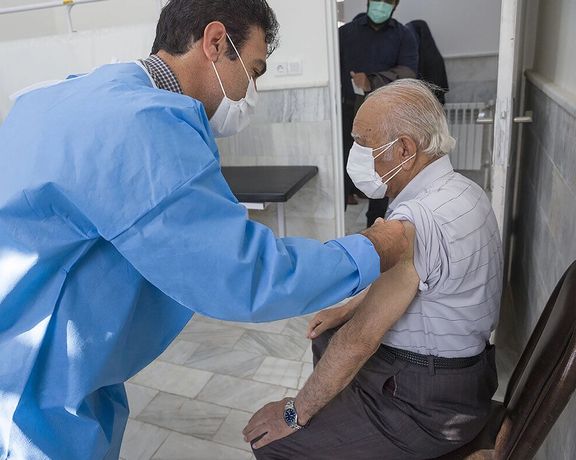 دانشگاه علوم پزشکی تهران: ۲۵ درصد مردم در برابر تزریق واکسن کرونا مقاومت میکنند