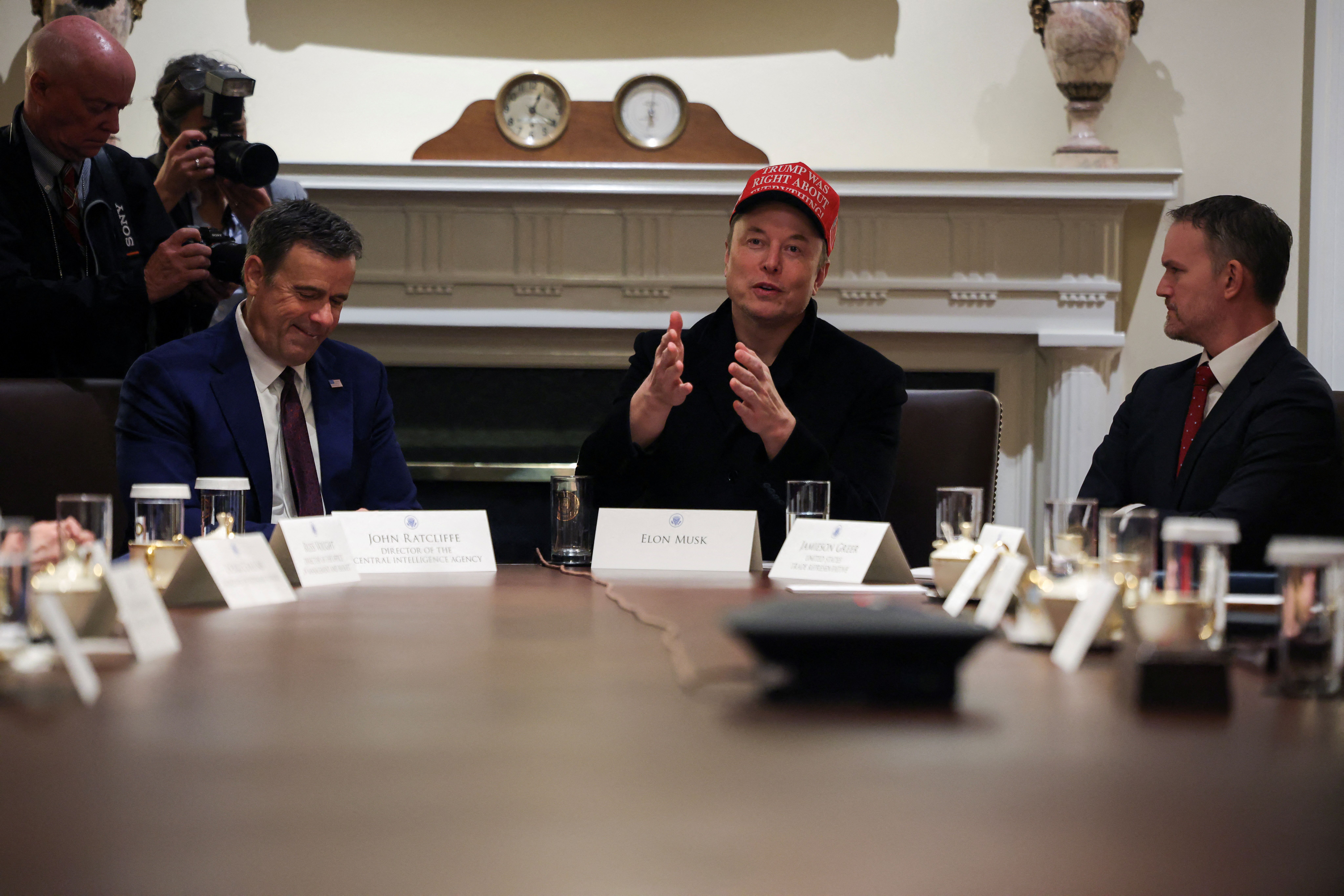 ماسک: کارمندان اداره بهره‌وری دولت روزانه تهدید به مرگ می‌شوند