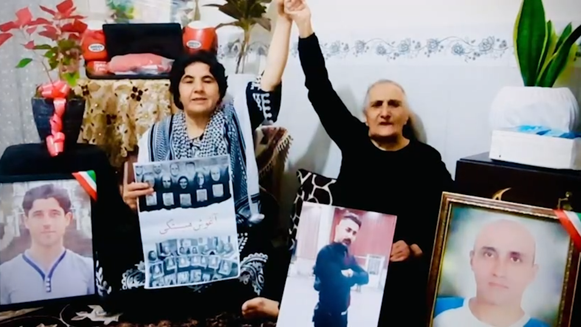 دیدار گوهر عشقی و دایه مینا: تنها راه سعادت ایران سقوط این حاکمیت تبهکار است