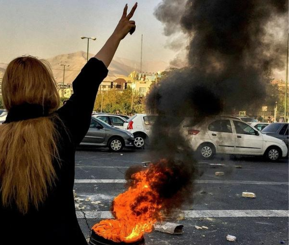 مئات المثقفين الإيرانيين يطالبون بوقف فوري للإعدامات في إيران