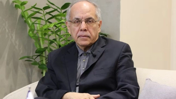 دبلوماسي إيراني سابق يصف إغلاق مضيق هرمز بـ"الانتحار".. ويحذر من هجوم أميركي غير مسبوق