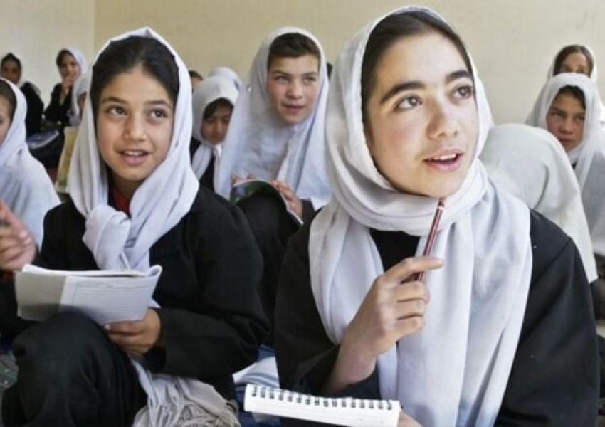 آوازخوانی دانش‌آموزان دختر بالاتر از ۱۲ سال در مدارس افغانستان ممنوع شد