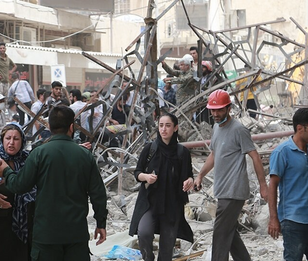 وسط أجواء أمنية وخلل الإنترنت.. عدد ضحايا انهيار مبنى "متروبول" في إيران يصل إلى 19 شخصًا