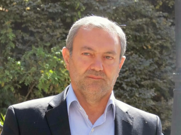 تعذيب قائد سابق للحرس الثوري الإيراني بسبب مطالبته برفع الإقامة الجبرية عن معارضين