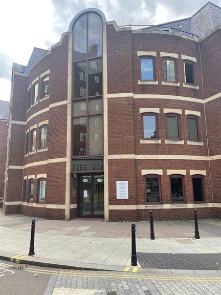 نمایندگی هما در محله همرسمیت، در غرب لندن