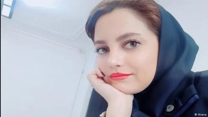 السجينة السياسية الإيرانية شكيلا منفرد تضرب عن الطعام والدواء احتجاجا على سوء المعاملة