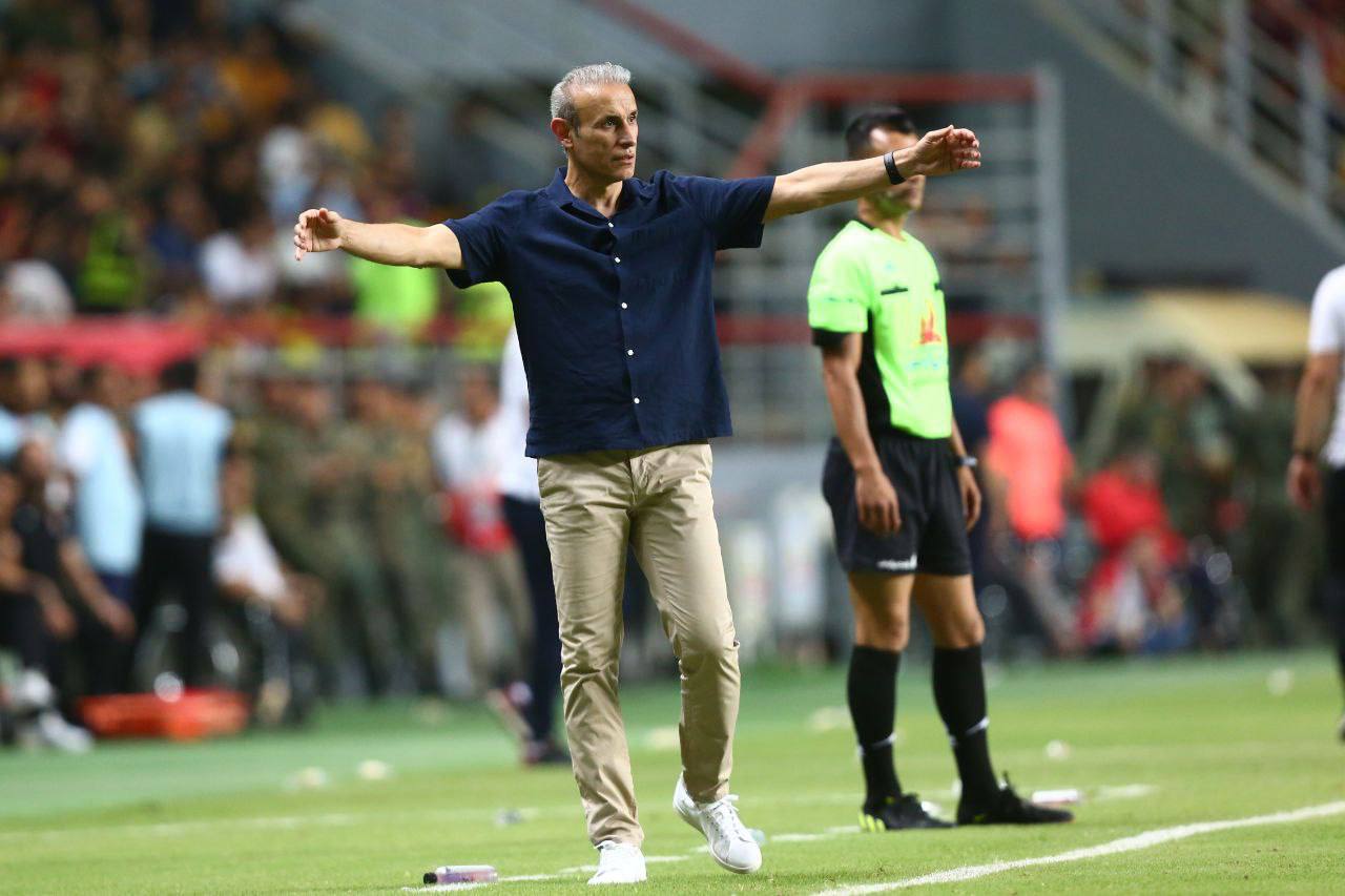 حمله یک فعال رسانه‌ای اصولگرای دیگر به علی دایی و دفاع یحیی گل‌محمدی: دایی عزیز مردم است