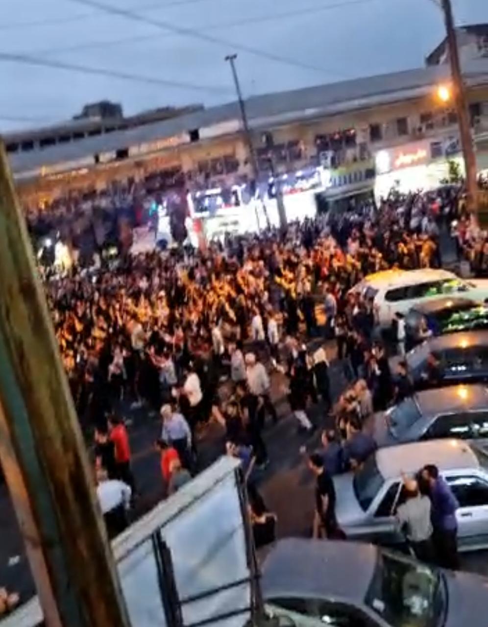 الاحتجاجات تمتد لأكثر من 80 مدينة في إيران