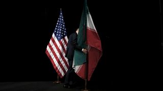 Newspapers in Iran challenge gag order, back talks with US