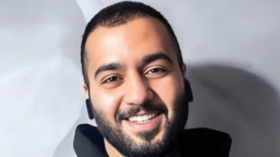 أكثر من 100شخصية ثقافية وفنية في العالم تطالب بإلغاء حكم إعدام المغني الإيراني توماج صالحي