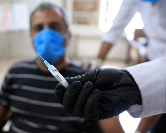 مقامات چند استان در ایران از جلوگیری از ورود کارمندان واکسننزده به ادارات خبر دادند