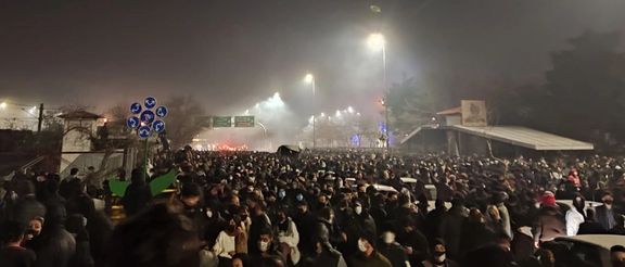 "مشهد" تغرق في الدماء.. شاهد عيان: استهداف المتظاهرين برصاص القنّاصة في الرأس والقلب