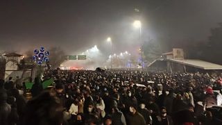 "مشهد" تغرق في الدماء.. شاهد عيان: استهداف المتظاهرين برصاص القنّاصة في الرأس والقلب