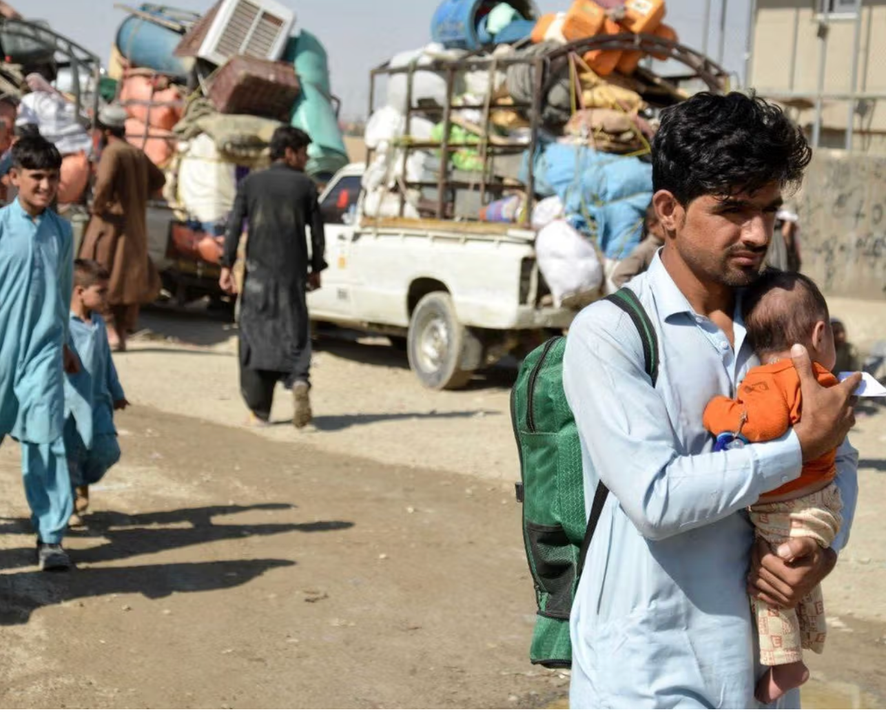 معظمهم من الأفغان.. إيران تطرد 1.8 مليون مهاجر وتسعى لترحيل 800 ألف آخرين