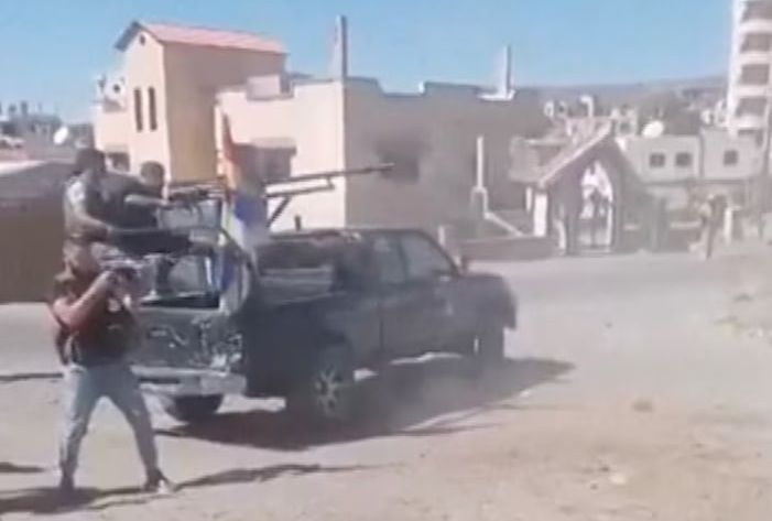 تصویری از درگیری جاری میان گروه‌های مسلح در سویدا