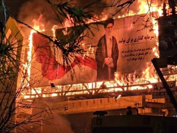 اعتراضاتی فراتر از بحران اقتصادی؛ معترضان مشروعیت جمهوری اسلامی را نشانه گرفتهاند