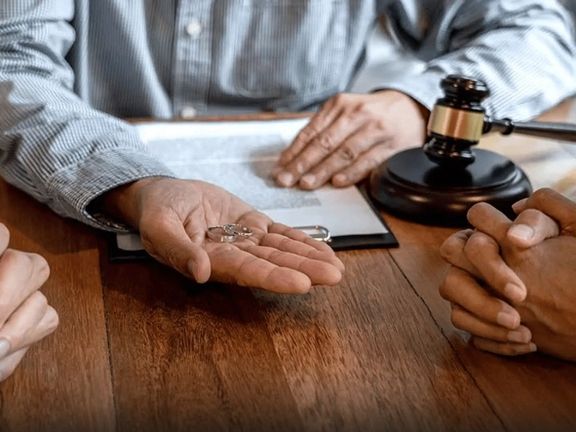 بحث برلماني: الخيانة أصبحت من عوامل الطلاق في إيران