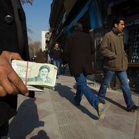 رکودشکنی همزمان بهای سکه و دلار در بازار ایران در سایه افزایش احتمال حمله آمریکا