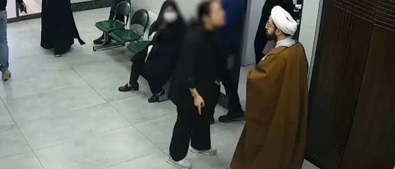 Confrontation between a cleric and a young mother in Qom, in March 2024