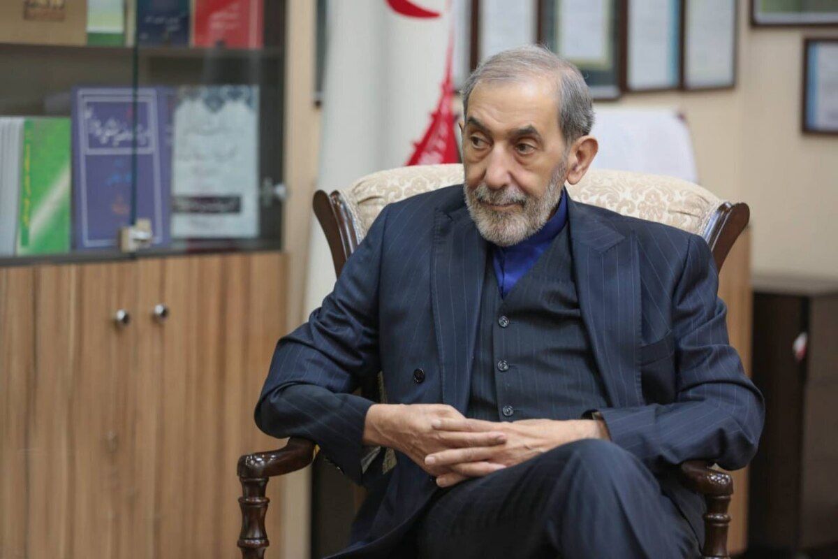 مشاور خامنه‌ای: جمهوری اسلامی با قاطعیت از حزب‌الله حمایت می‌کند