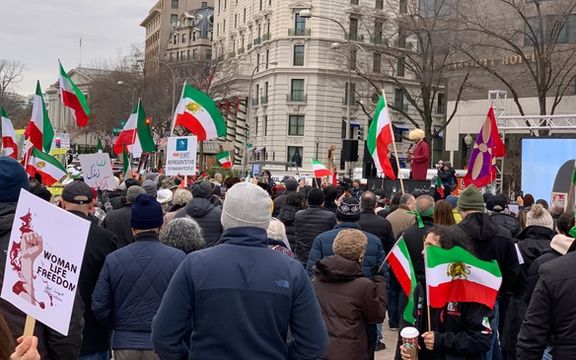 فعالان واشینگتن در حمایت از خیزش انقلابی ایران و اعتراض به اعدام محسن شکاری تظاهرات کردند