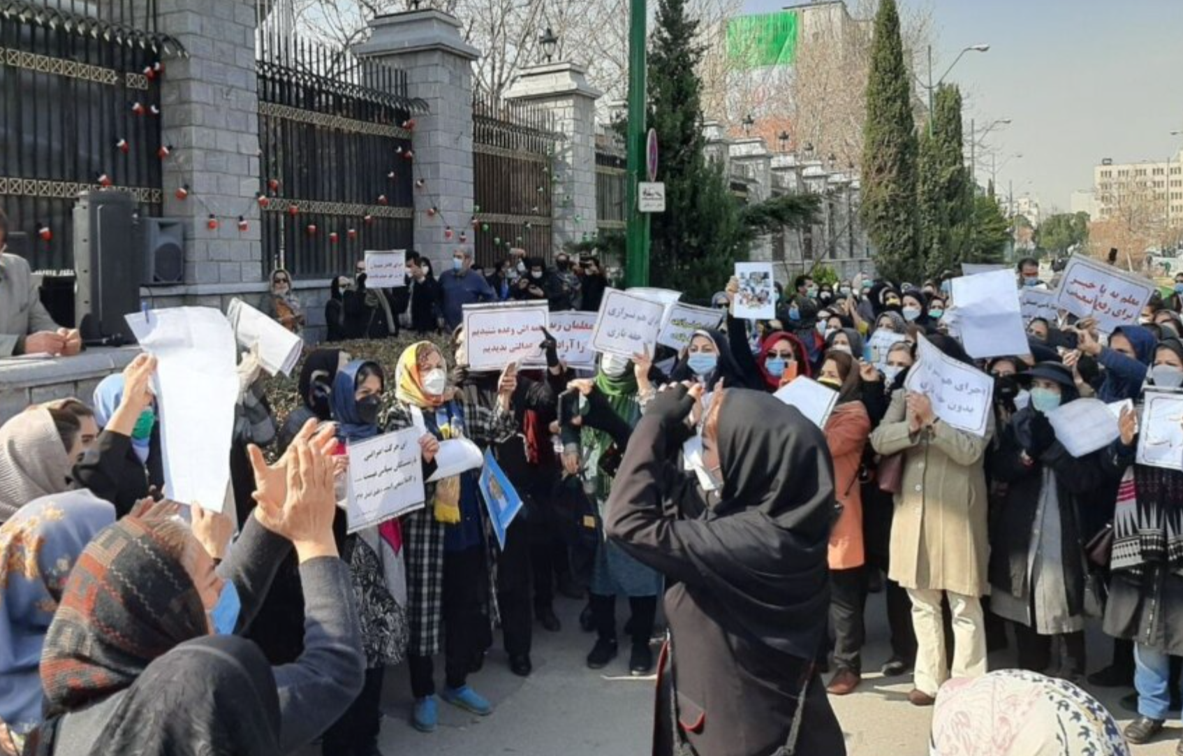 دعوة لاعتصام المعلمين بالمدارس والتجمع أمام وزارة التربية والتعليم في طهران