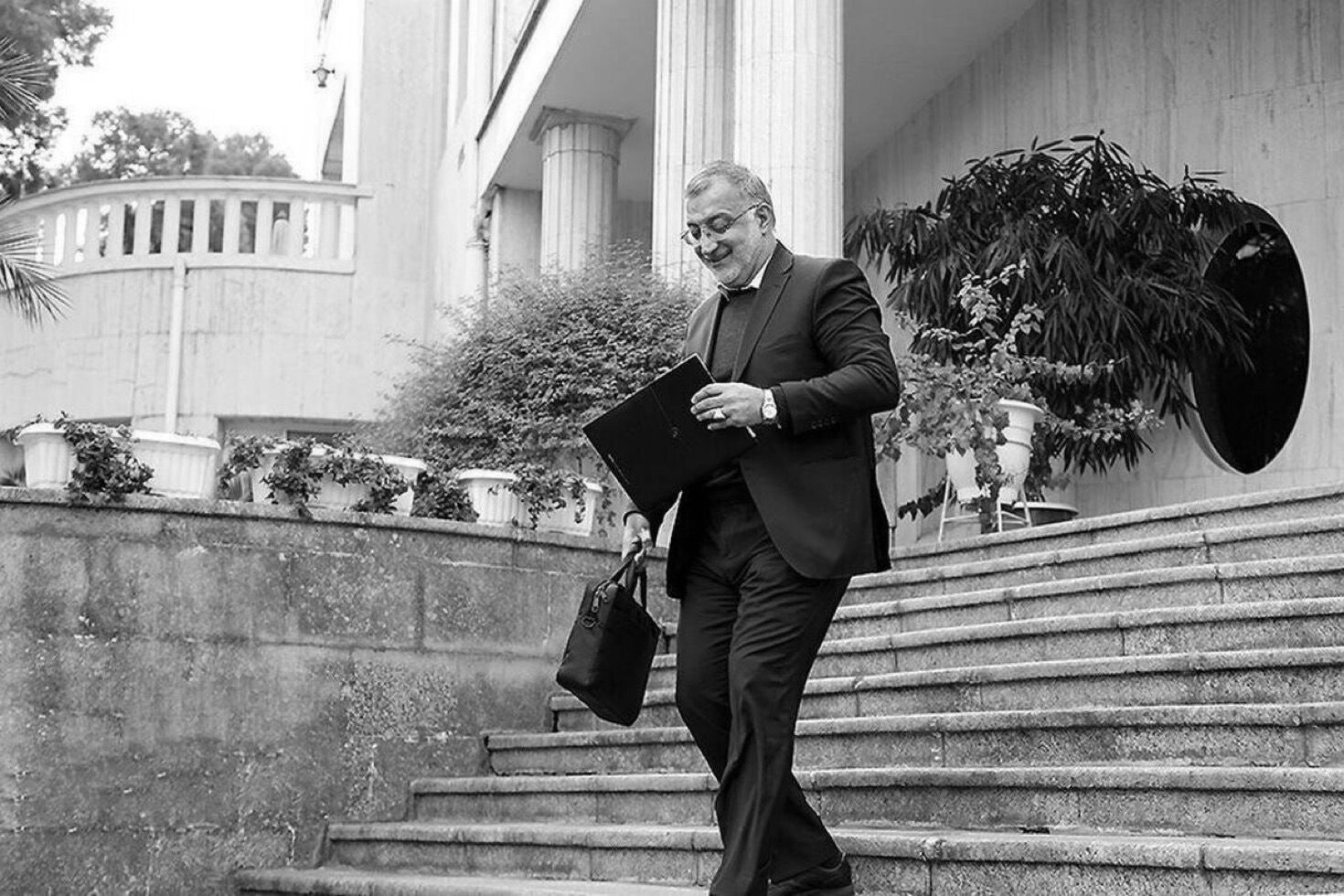 Tehran city council in turmoil over calls to dismiss mayor