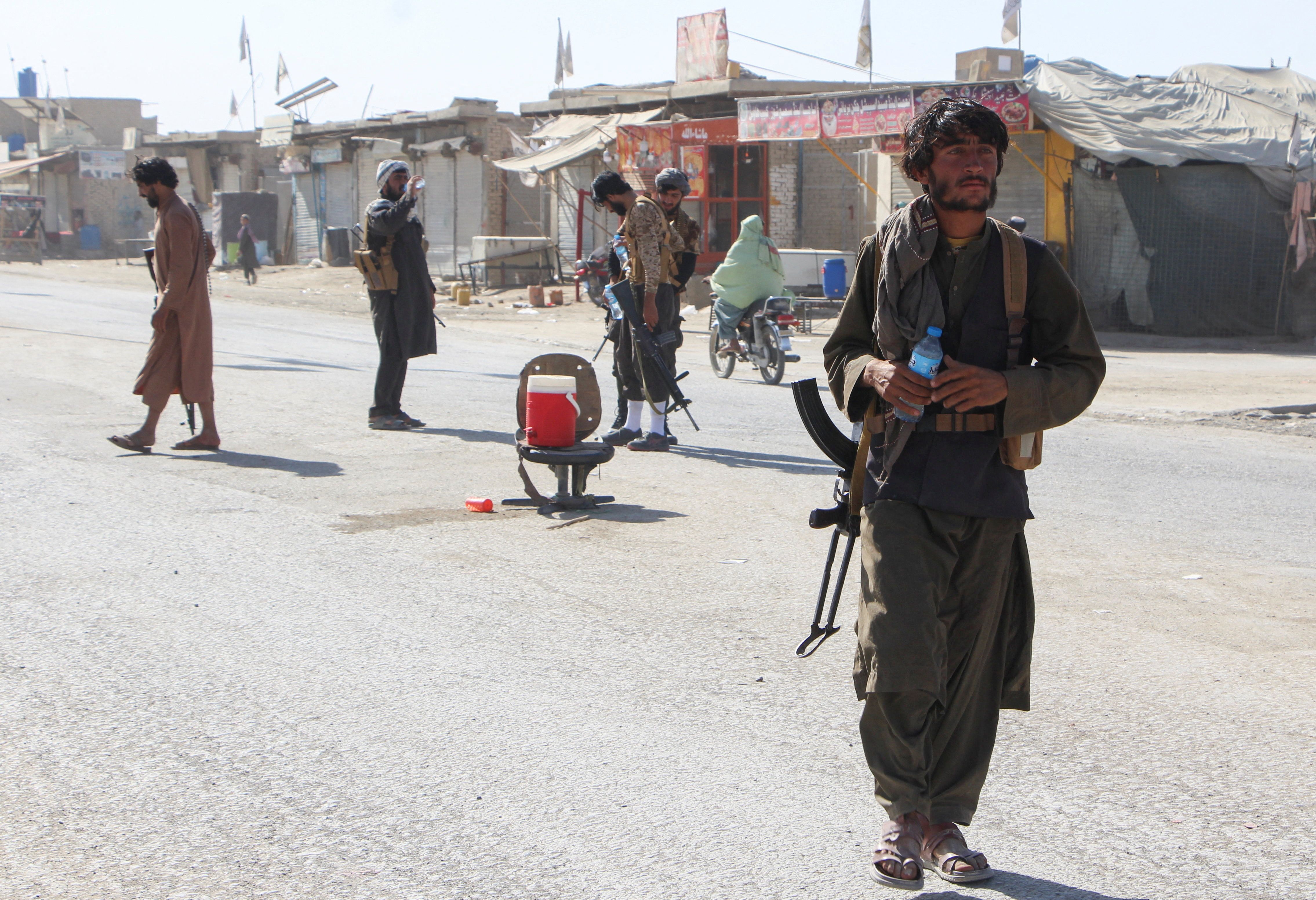 پاکستان و طالبان پس از یک هفته درگیری مرزی بر سر آتش‌بس فوری توافق کردند